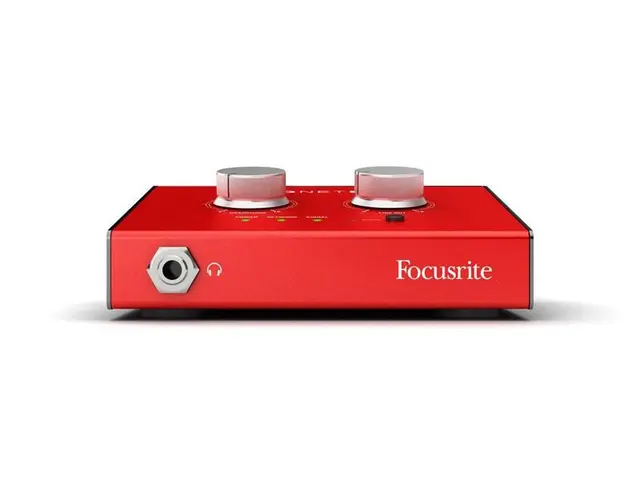Focusrite RedNet AM2 | Stereo hodetlf og linje ut PoE 