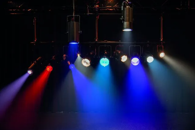 Showtec Performer 2500 Fresnel  Q6 250W RGBALC Theatre & Studio LED 