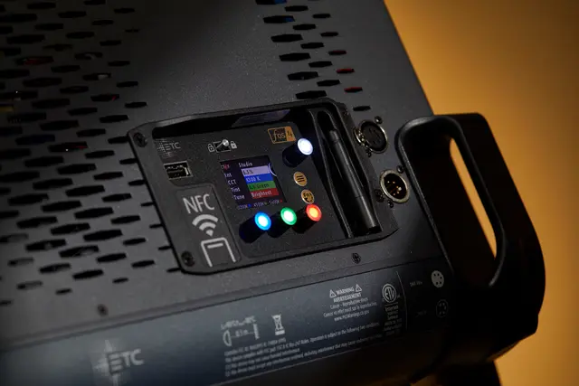 ETC fos/4 Panel,16x24,Daylight HDR array 2-tone, CE, ships w/ pole operated yoke 