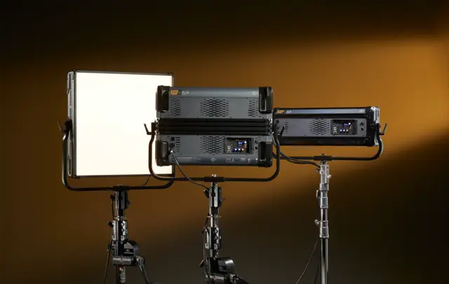 ETC fos/4 Panel,16x24,Daylight HDR array 2-tone, CE, ships w/ pole operated yoke 