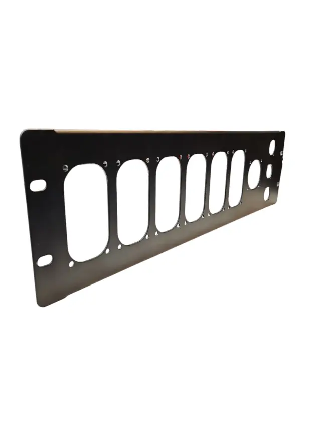 LMT P10-03 3U Panel 6xSchuko 1xSoca 3xXLR Helboks 
