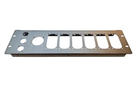 LMT P10-03 3U Panel 6xSchuko 1xSoca 3xXLR Helboks