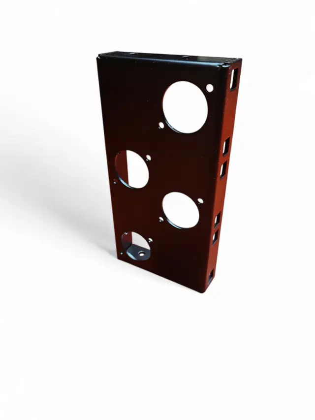 LMT E50-03  Endelokk Speakon for 3U boks m/4xSpeakon 