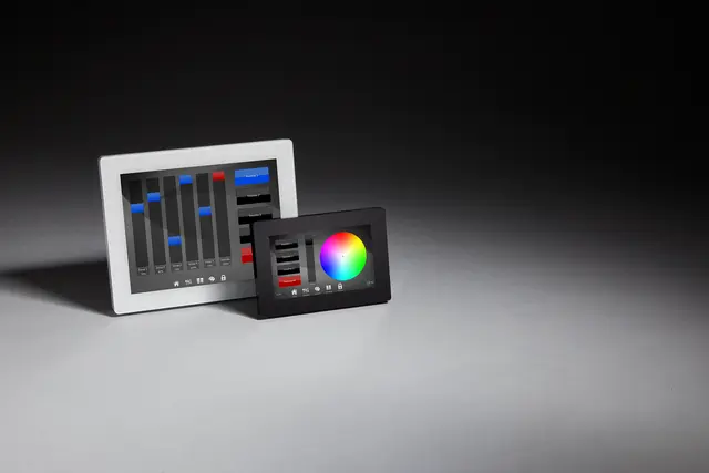 ETC M-TS5-4 Mosaic 5” Touchscreen Black 