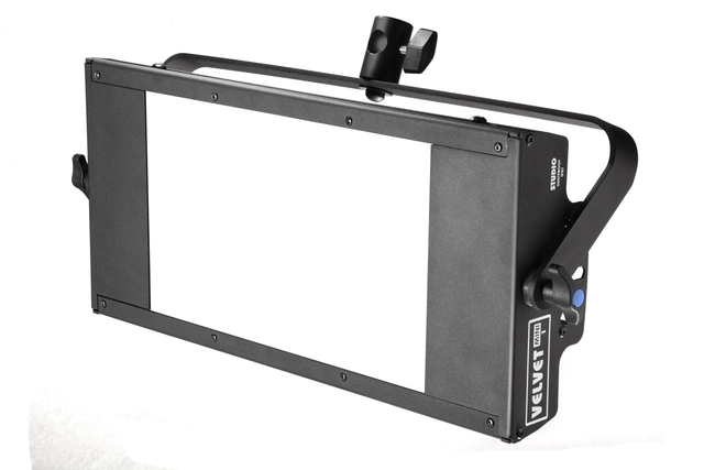 VELVET Mini 1 Studio IP51 w/yoke, spigot and shuko cable 