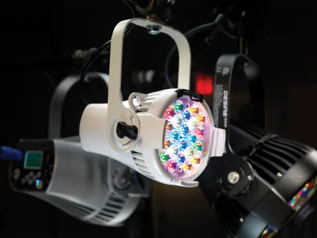 ETC Desire CE D22 Lustr+ Portable Fixture, Schuko, Black 