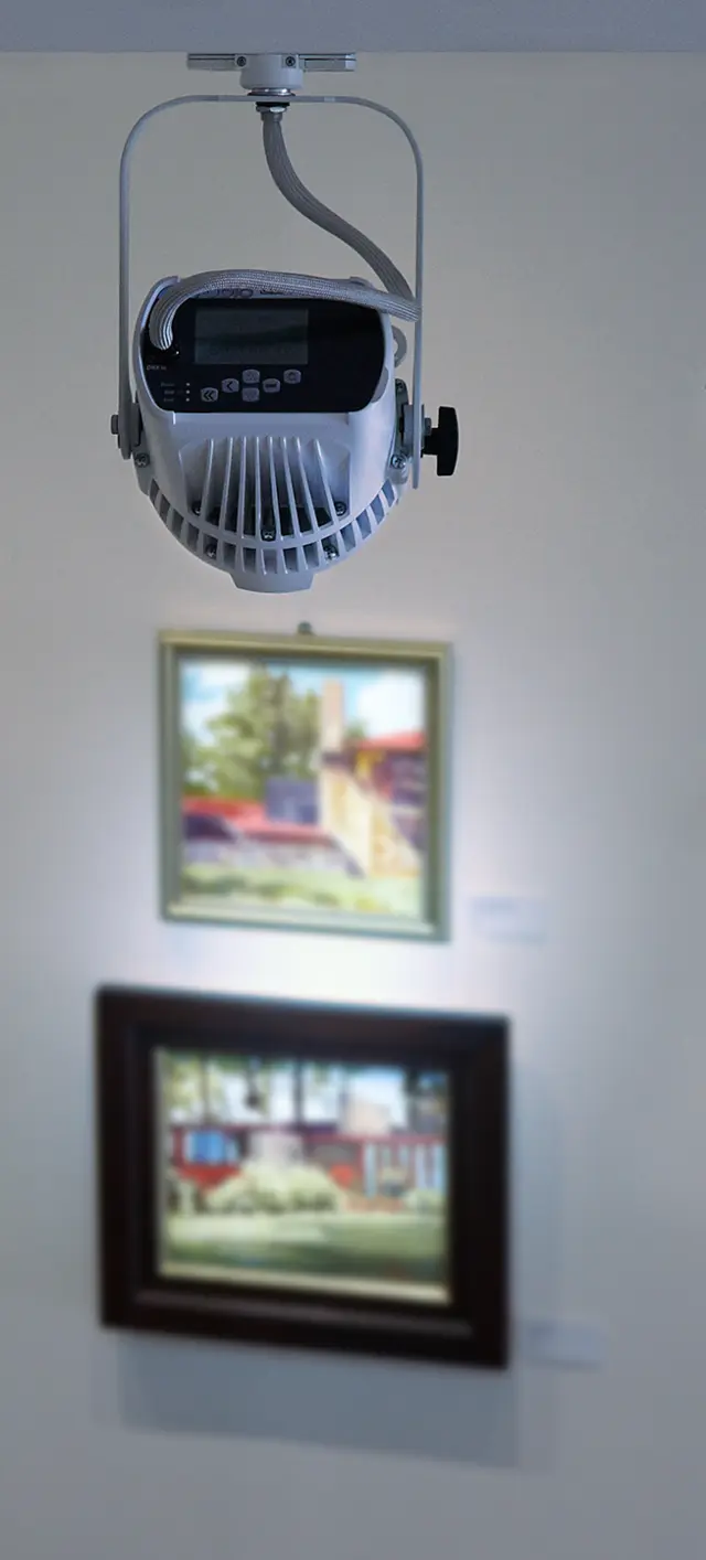 ETC Desire CE D22 Lustr+ 3-circuit Track Mount Fixture, Black 