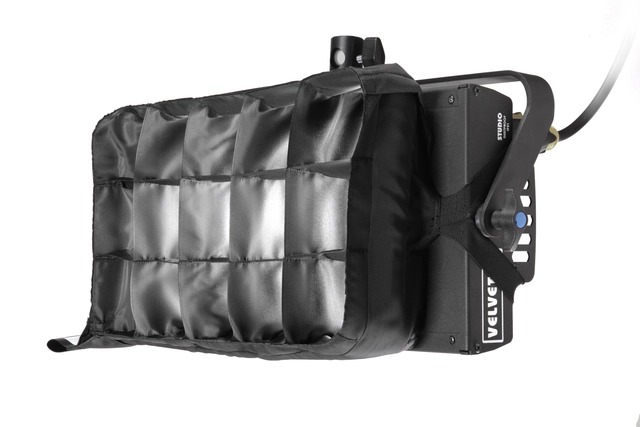 VELVET Mini 1 Studio IP51 w/yoke, spigot and shuko cable 