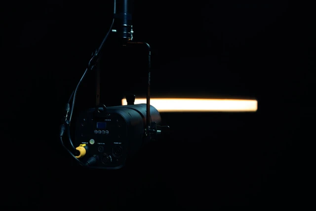 Showtec Performer Profile Zoom 150 Q6 150 W RGBACL Theatre LED 