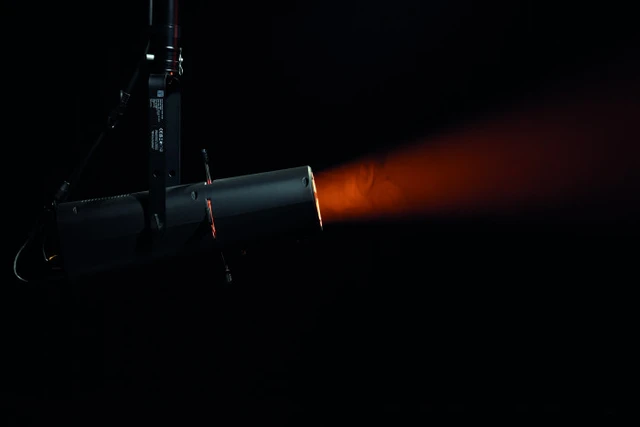 Showtec Performer Profile Zoom 150 Q6 150 W RGBACL Theatre LED 