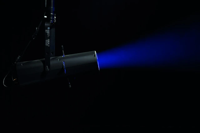 Showtec Performer Profile Zoom 150 Q6 150 W RGBACL Theatre LED 