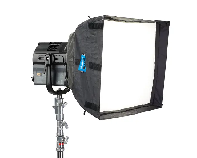 ETC fos4FL7-PO fos/4 Fresnel, 7", Lustr X8 array, 2-tone, CE, with PO yoke 