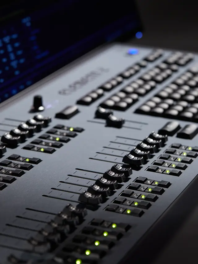 ETC Element 2 Control Desk, 1,024 Output 
