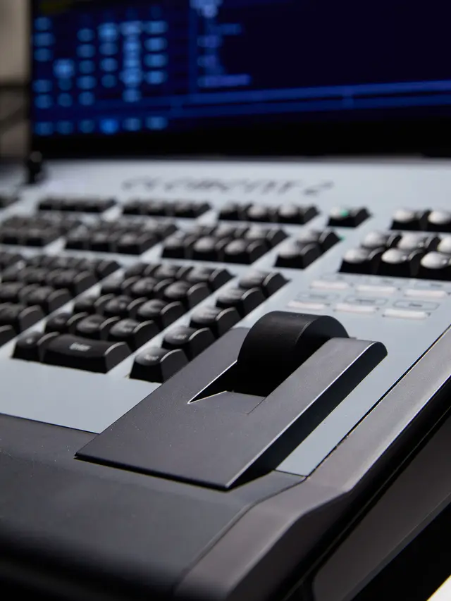 ETC Element 2 Control Desk, 1,024 Output 