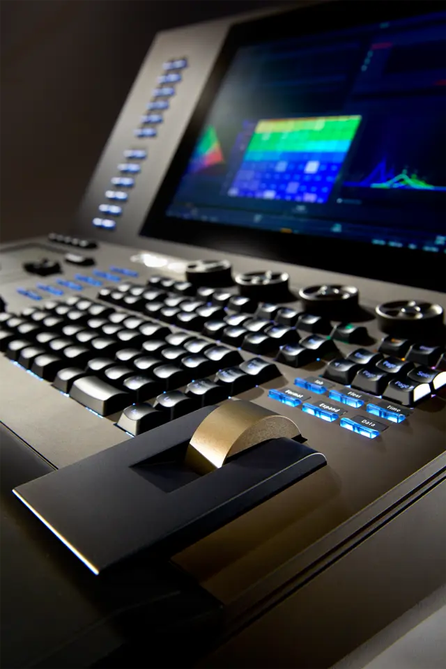 ETC Gio @5 Console, 4.096 Outputs 