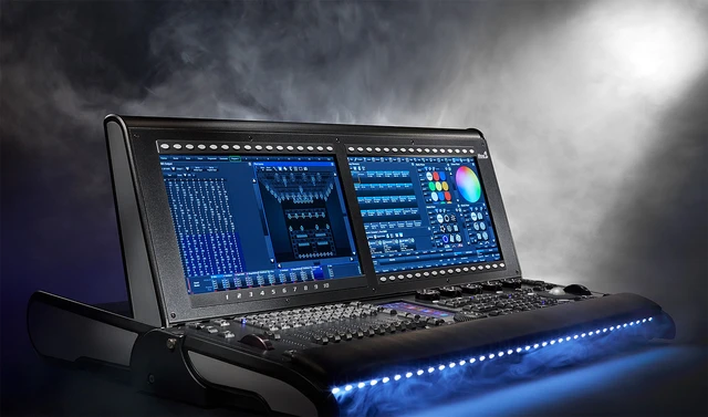 ETC Hog 4-18 control console in carton, US/EU/UK power cables 