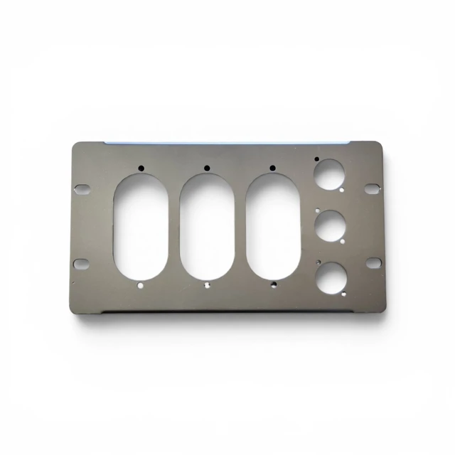 LMT P20-03 3U Panel 3xSchuko 3xXLR Halvboks 
