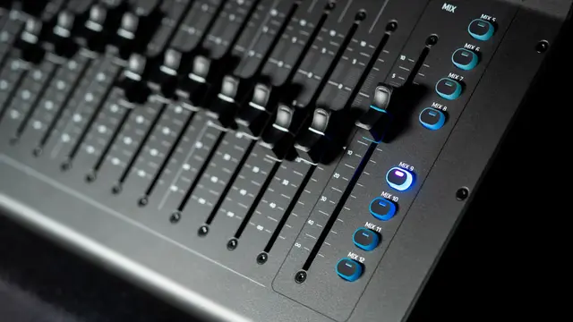 A&H SQ-5+ 48ch digital mixer 96kHz, 16 Mic/Line 12 XLR out 